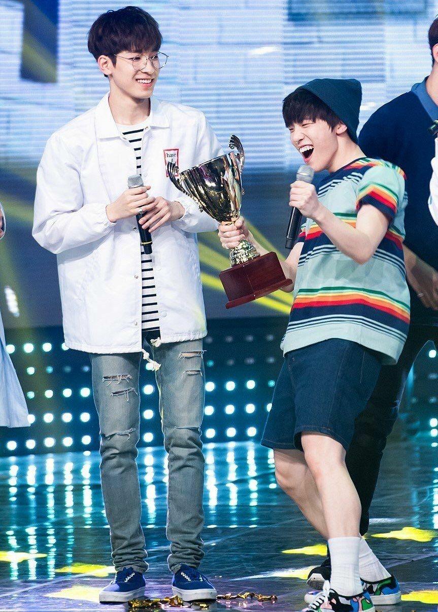 seventeen李灿dino问问克拉李灿的初恋是joshua这是什么梗呀