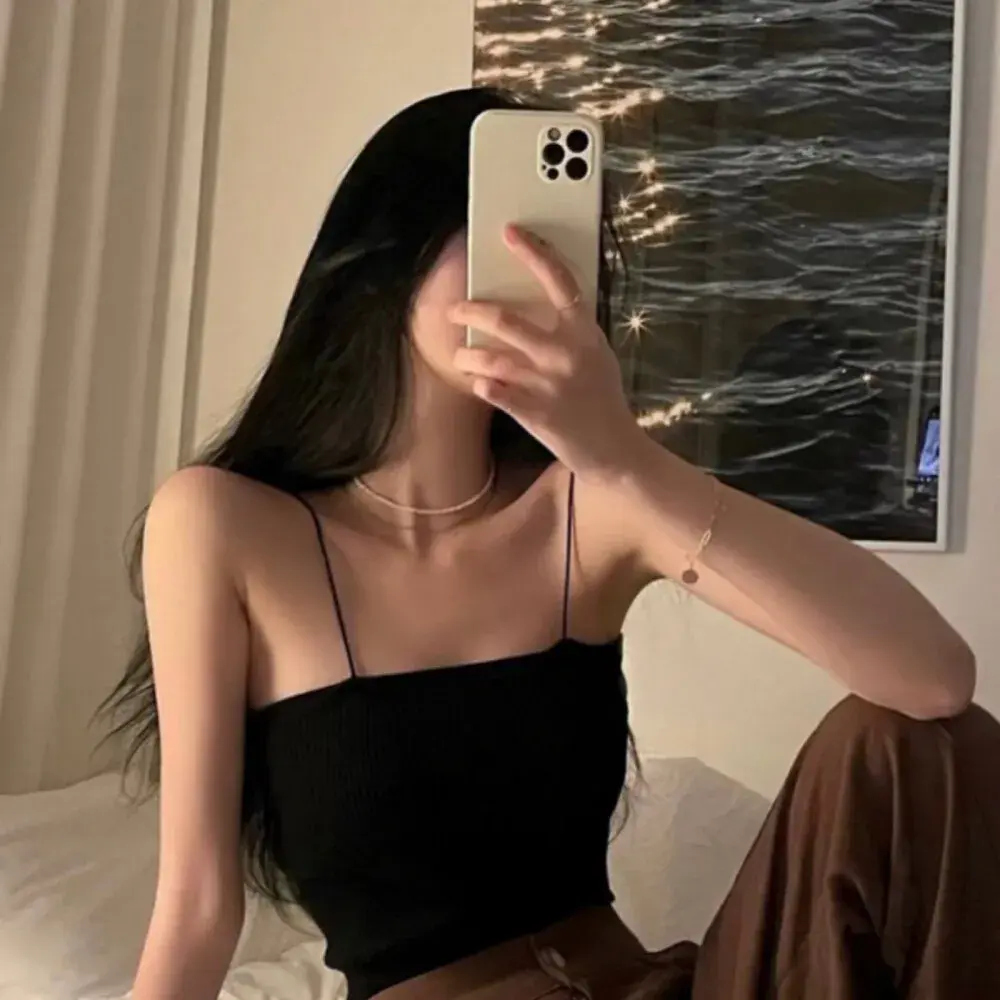 来点儿不裸的性感女生头像好吧? - 知乎