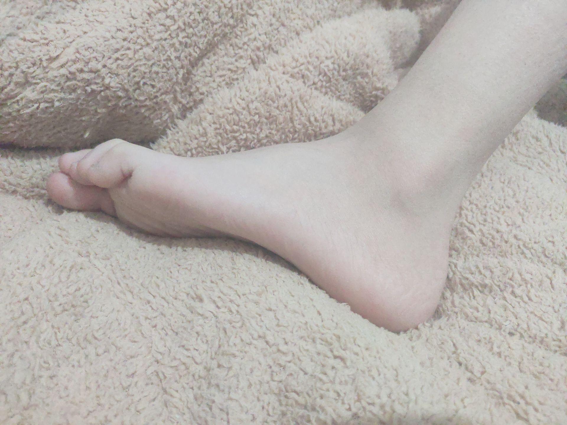 女生的脚好看是什么样的