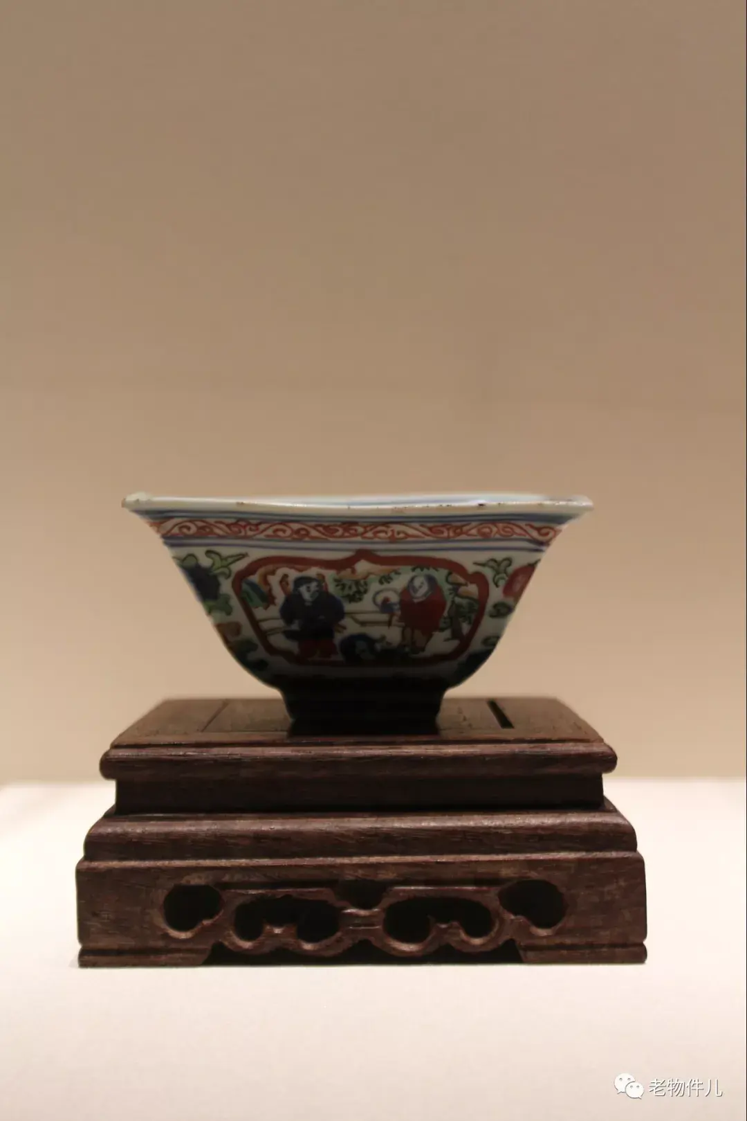 大明嘉靖年制 底款 紅釉 洒金 彩绘人物 碗 中国美術 古董品 茶碗 古
