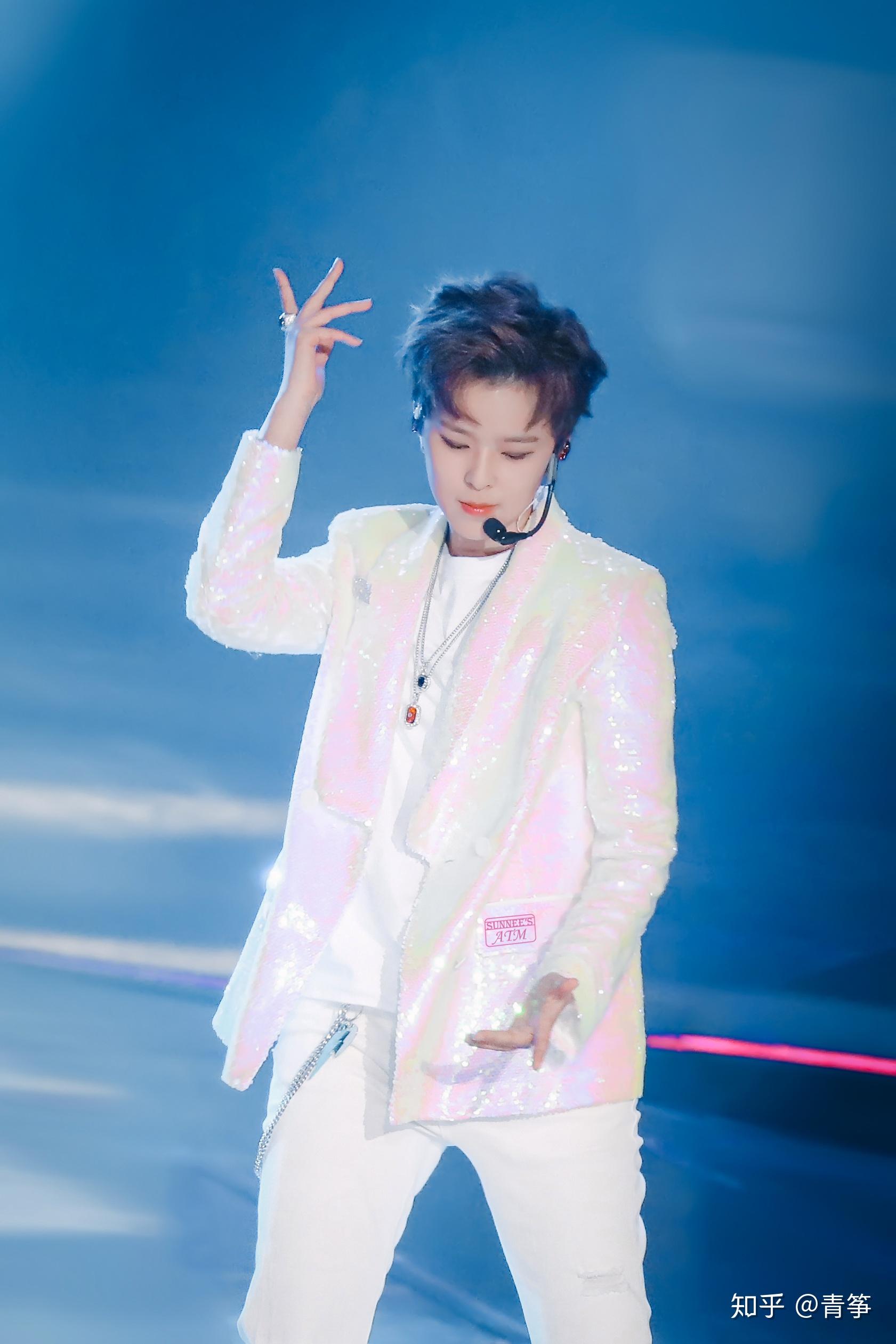 sunnee杨芸晴和粉丝之间的双箭头事件有哪些