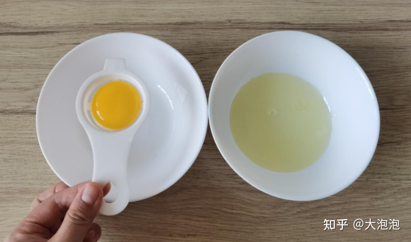 水铺蛋怎么做蛋清不散(水煮荷包蛋为啥散开有白沫)