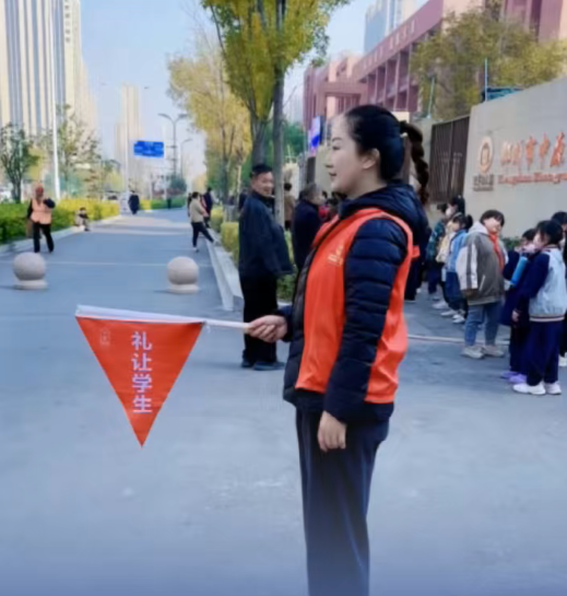 苏桂浙粤多地学校取消家长护学岗，你支持取消护学岗吗？校园安全该由谁来保障？