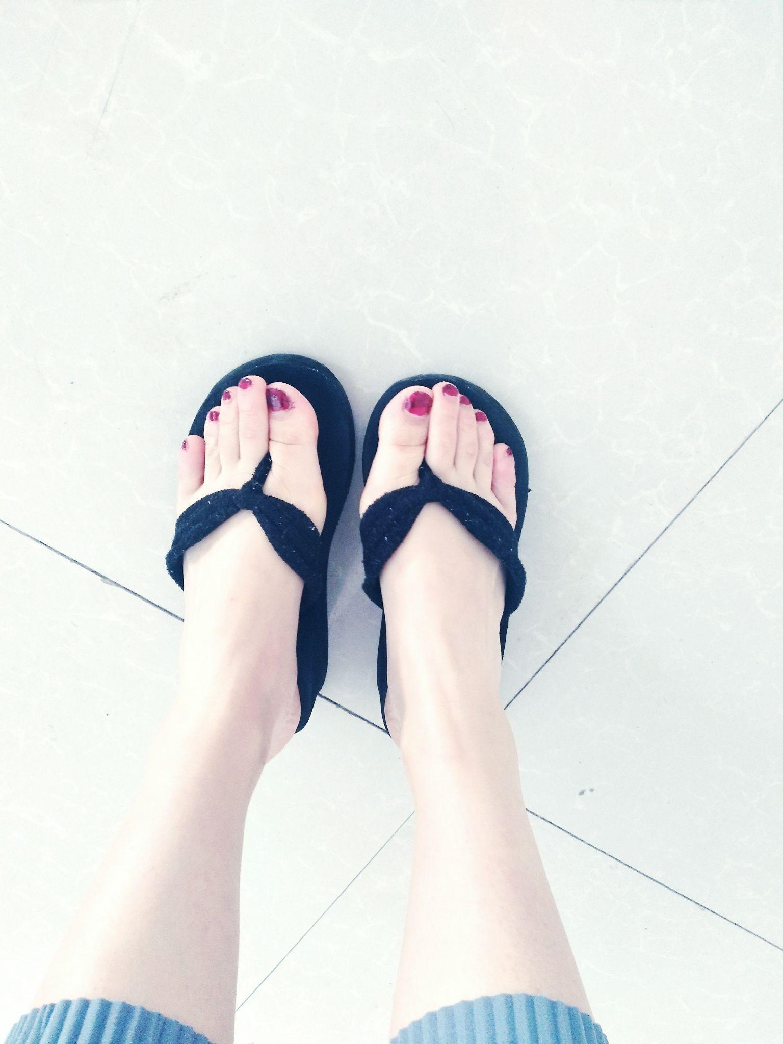 为什么会喜欢看女生穿袜子的脚? - 知乎