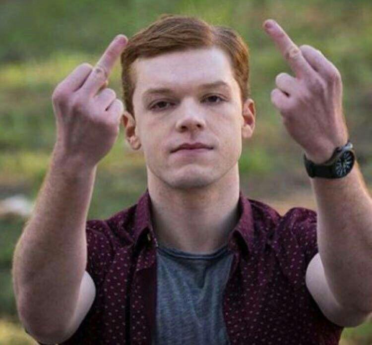 求无耻之徒利普伊恩或者卡尔的壁纸最好是剧照的那种