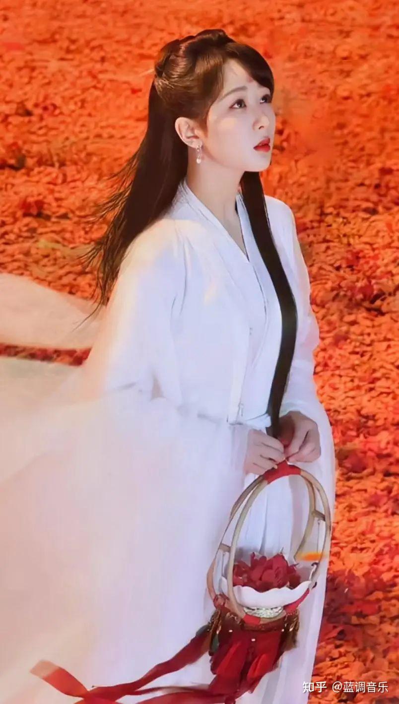 杨紫,张晚意主演的古装剧《长相思》开分 7.