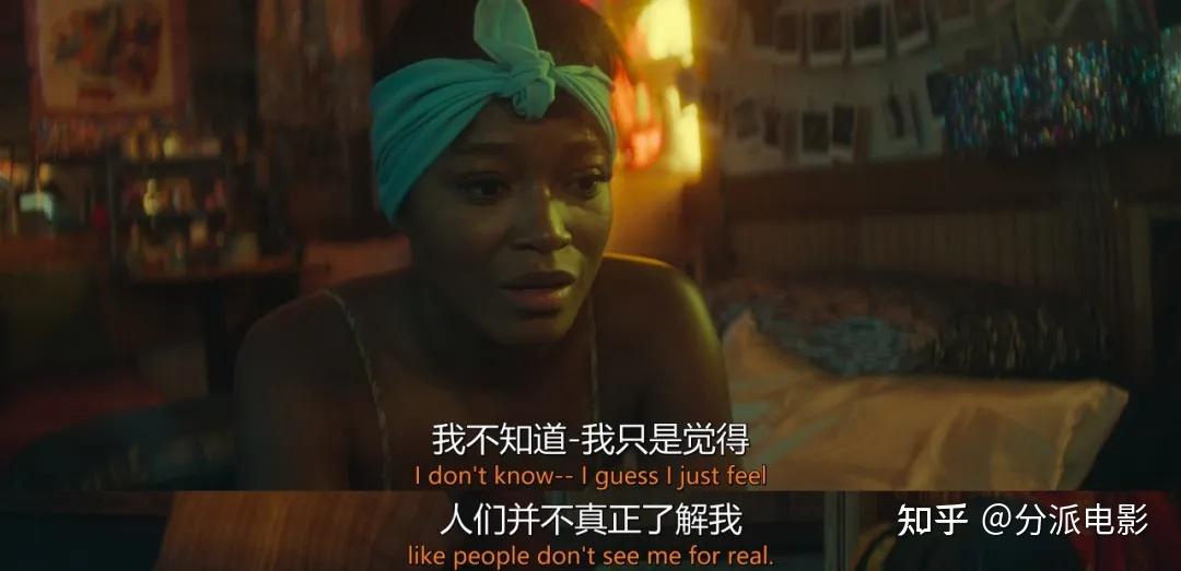 《贼爱时尚》烂番茄92%，脑洞放飞，讽刺拉满