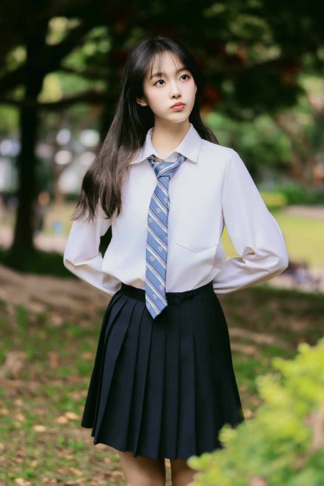 8个jk制服拍照姿势,青春甜美有气质,轻松拍出日系校园感!