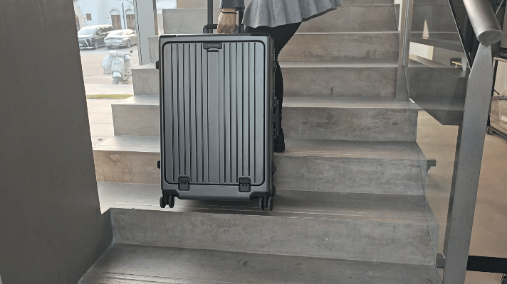 GaKior非时尚6防行李箱测评：200KG承重+4层进口科思创，出行首选