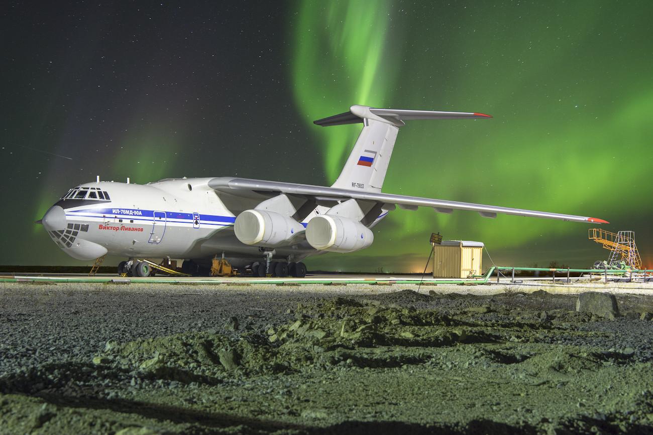 伊尔-76 / Ilyushin Il-76（第一部分） - 辽观搬运的中英文维基百科词条 - 知乎
