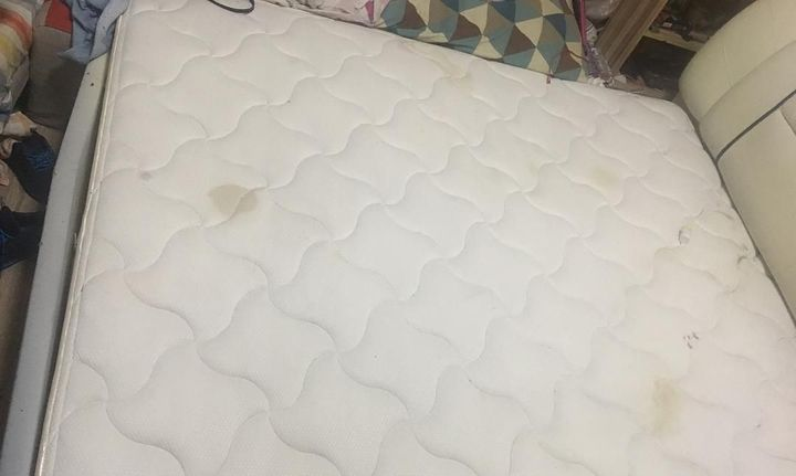 宝宝尿床了床单上的尿渍怎么能清洗干净呢