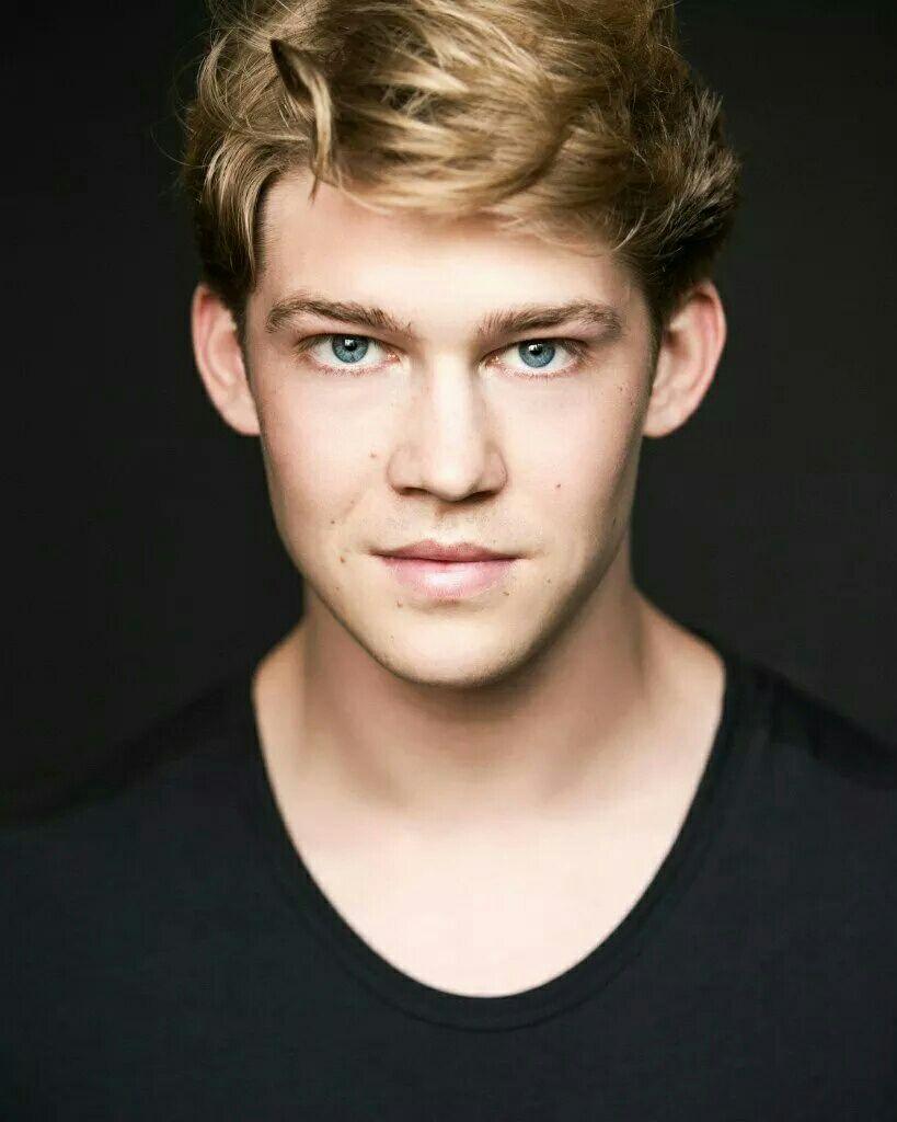 如何评价男主乔阿尔文joealwyn在比利林恩的中场战事中的演技