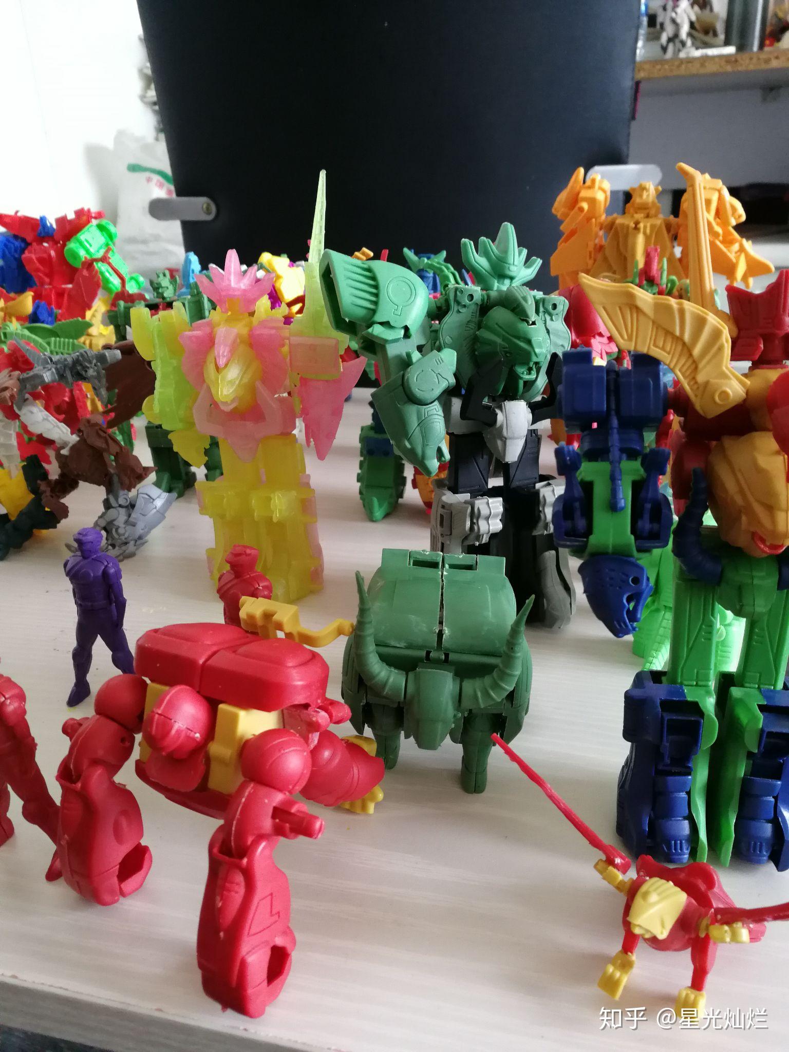 有一款90后上小学玩的玩具一小包的组装的塑料的5块钱左右叫什么来着