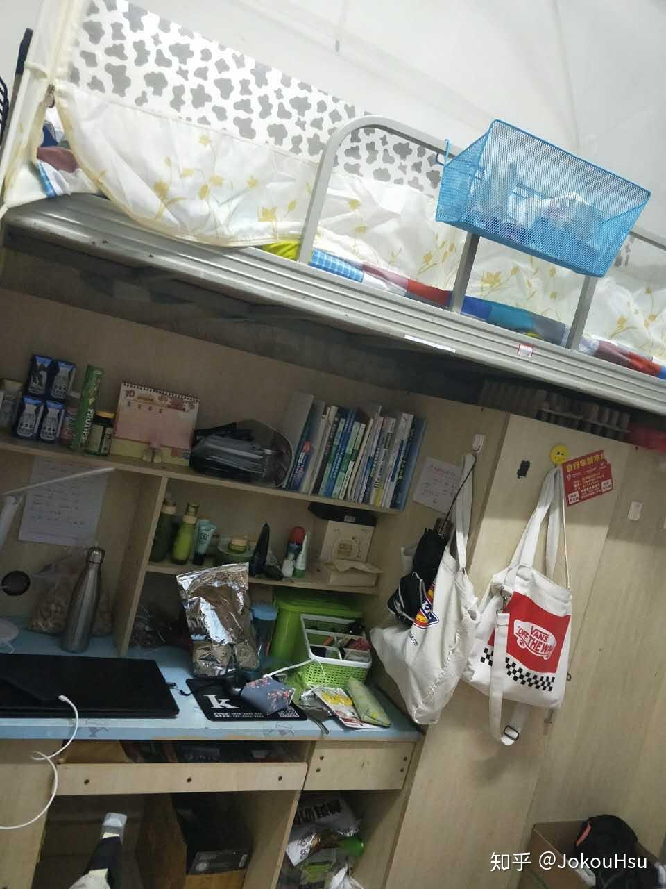 中飞院地面专业和飞行专业宿舍是一样的么