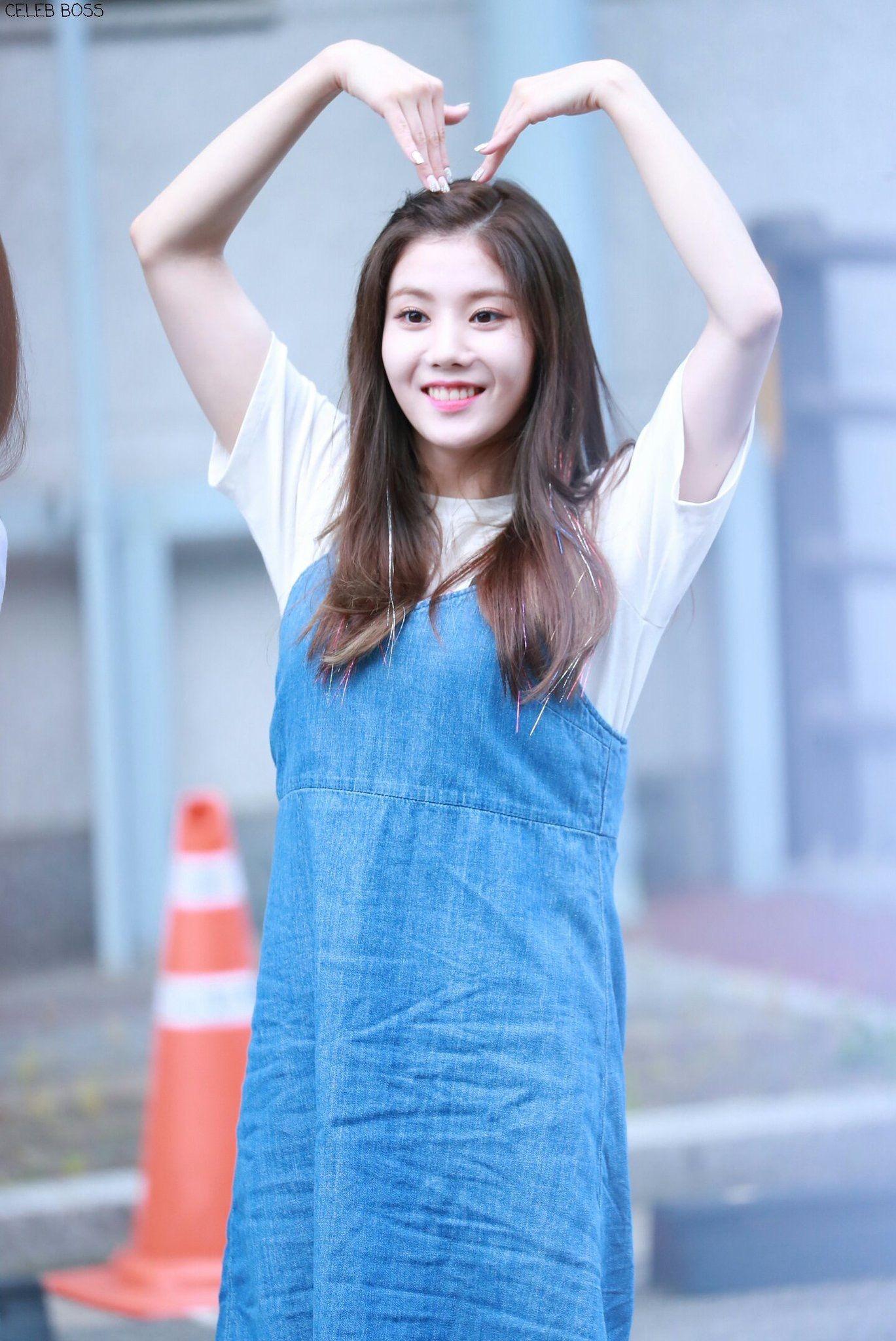 突然发现前izone的权恩妃(权姐)和red velvet的裴珠泫(裴姐)长得好像