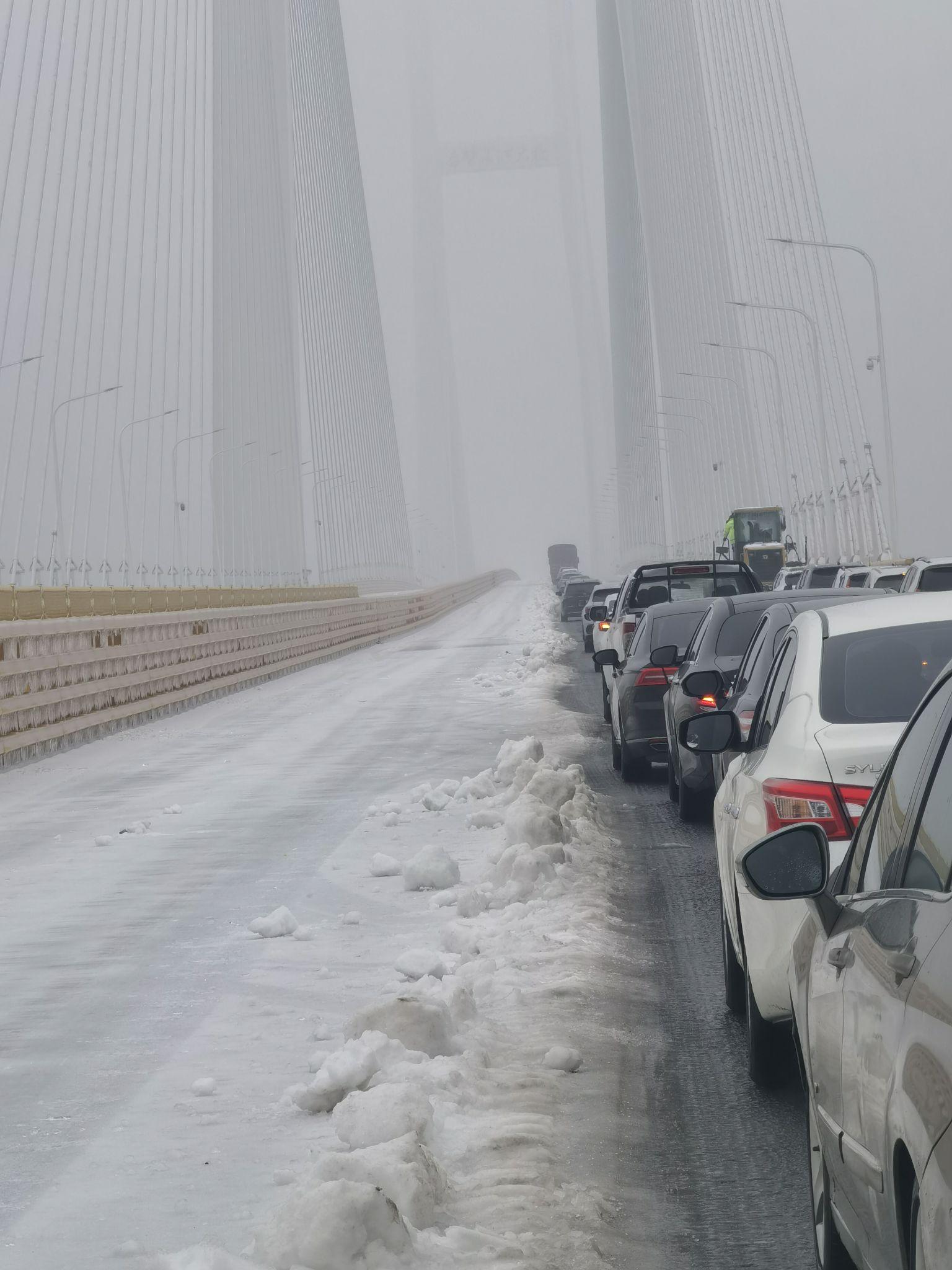 四省下冻雨,为什么就湖北堵成这个样子了? - 知乎