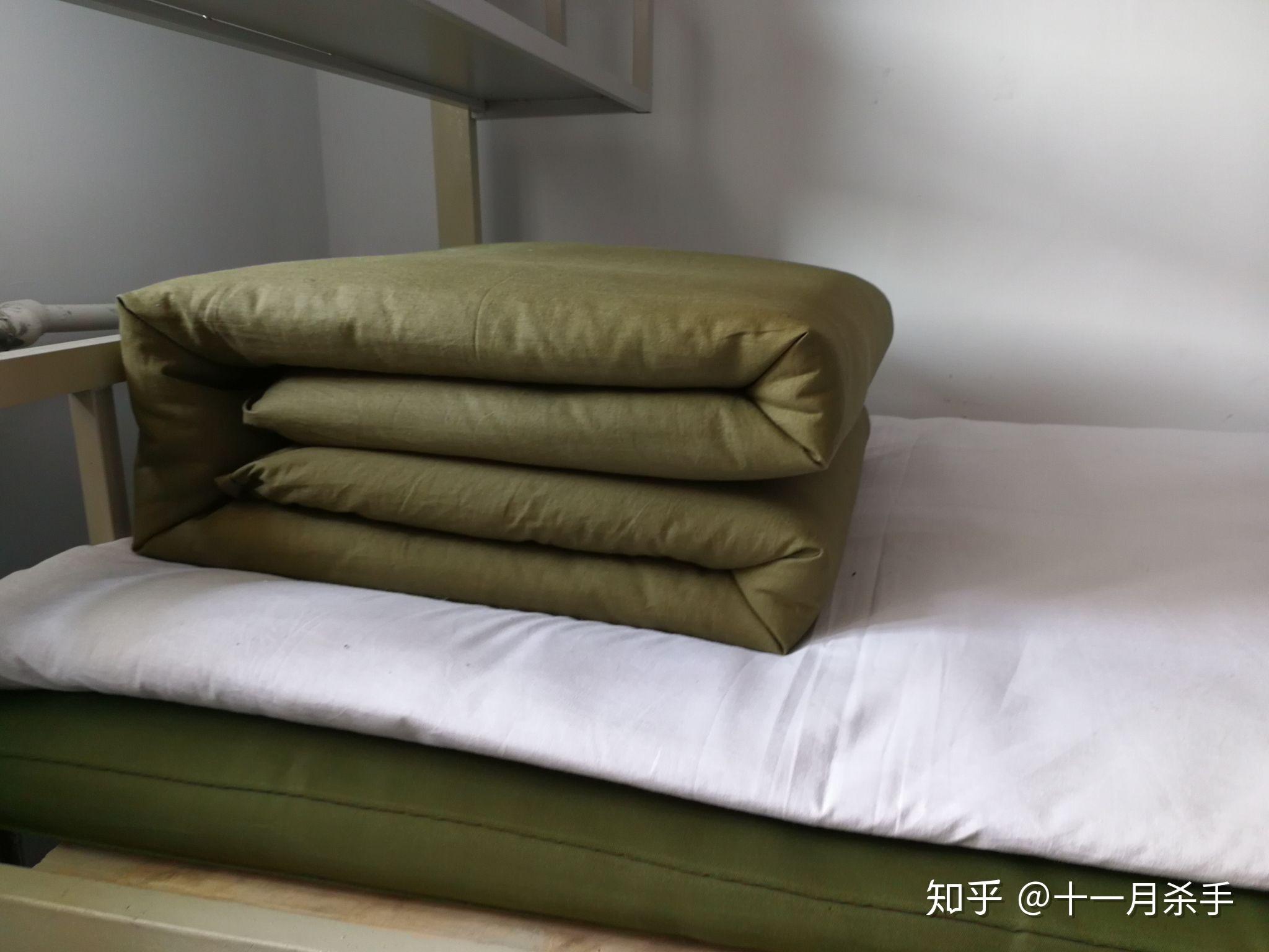 如何叠方块被子