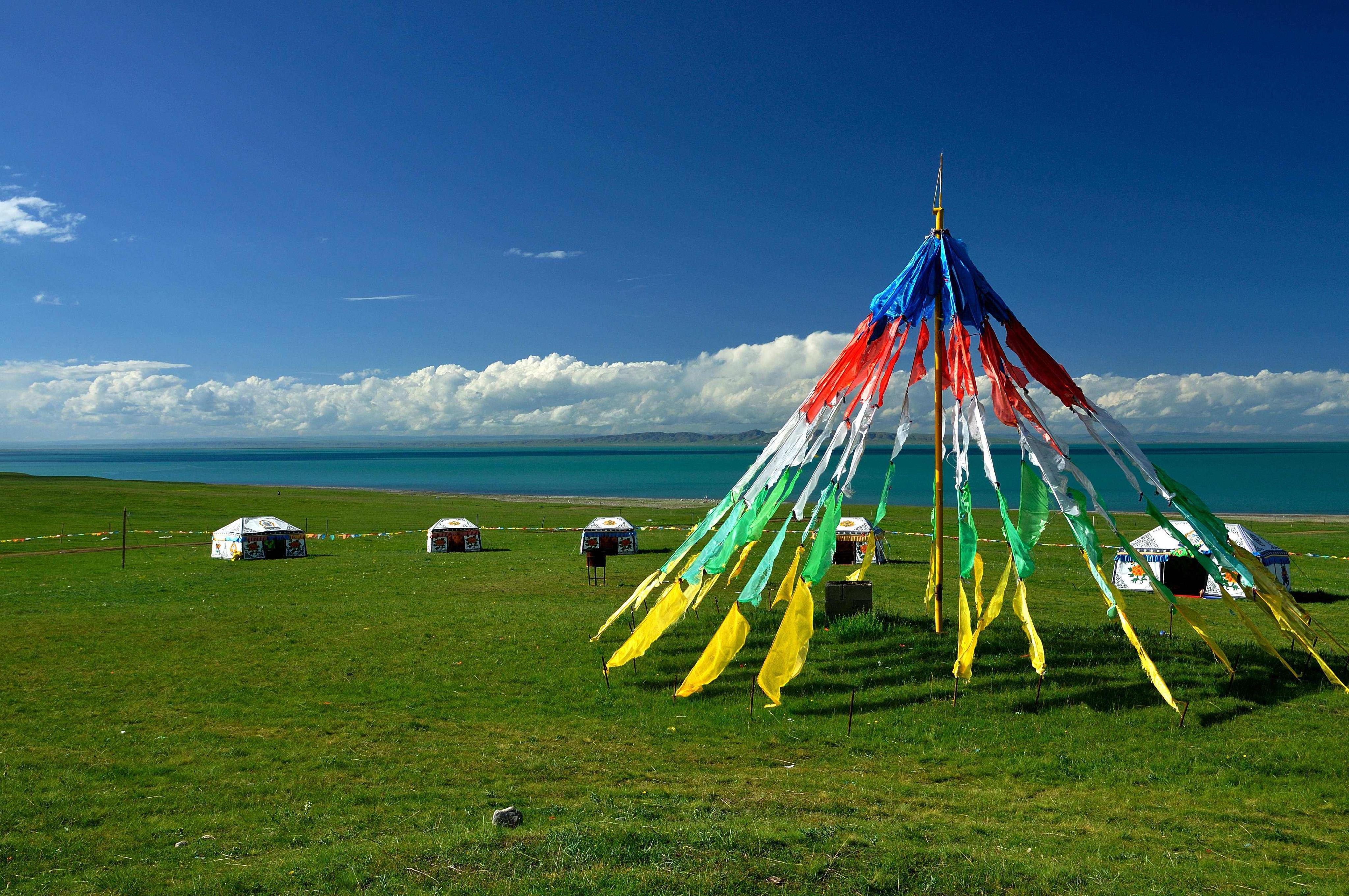 青海湖游玩第二天准备去茶卡盐湖的晚上住哪里比较好