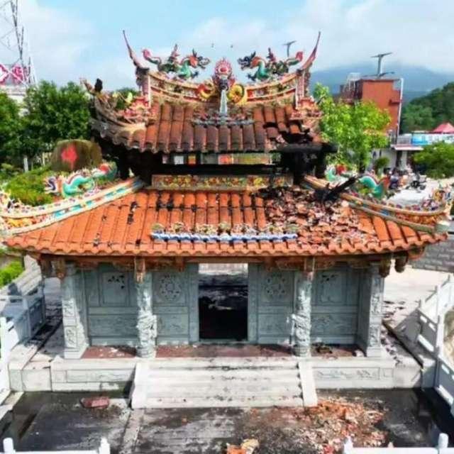 福建安溪龙须殿被曝遭紫雷劈中，这种雷威力有多大？周围有那么多比它高的建筑，为什么就它偏偏被雷击中？