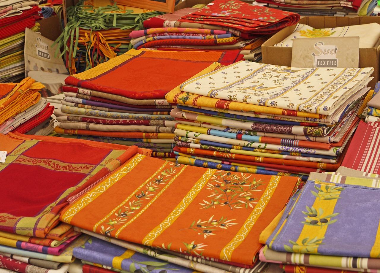 粉色窗帘配什么床上用品