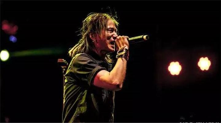 高旗是颜值与唱功俱佳的男神,19岁写出旷世巨作,低调10余年,如今霸气回归! - 知乎