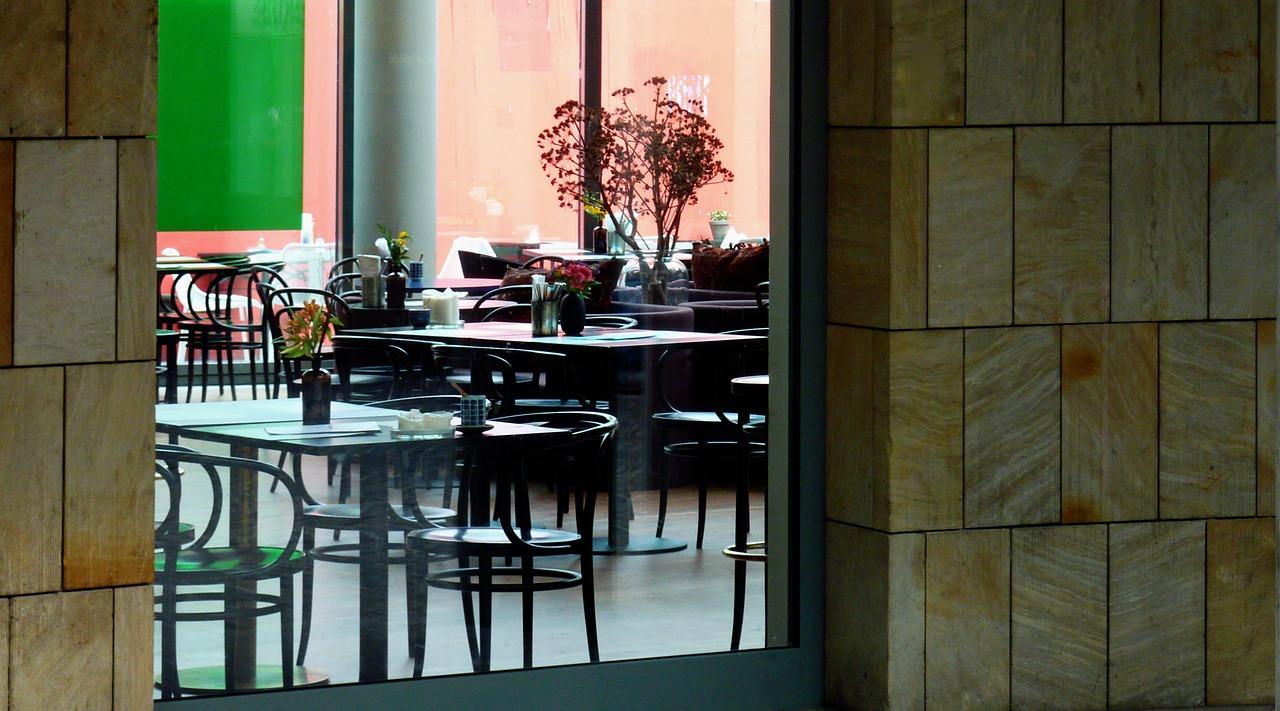 3. 餐桌颜色与风格