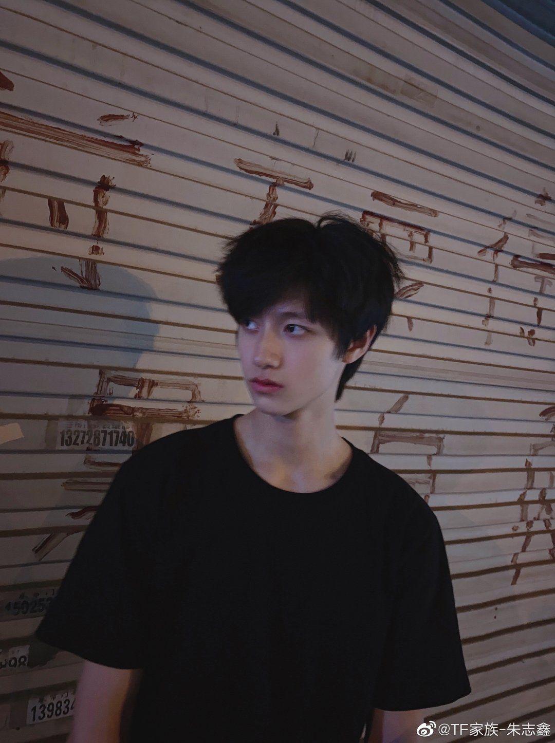 重庆七中的校草朱志鑫长得多好看