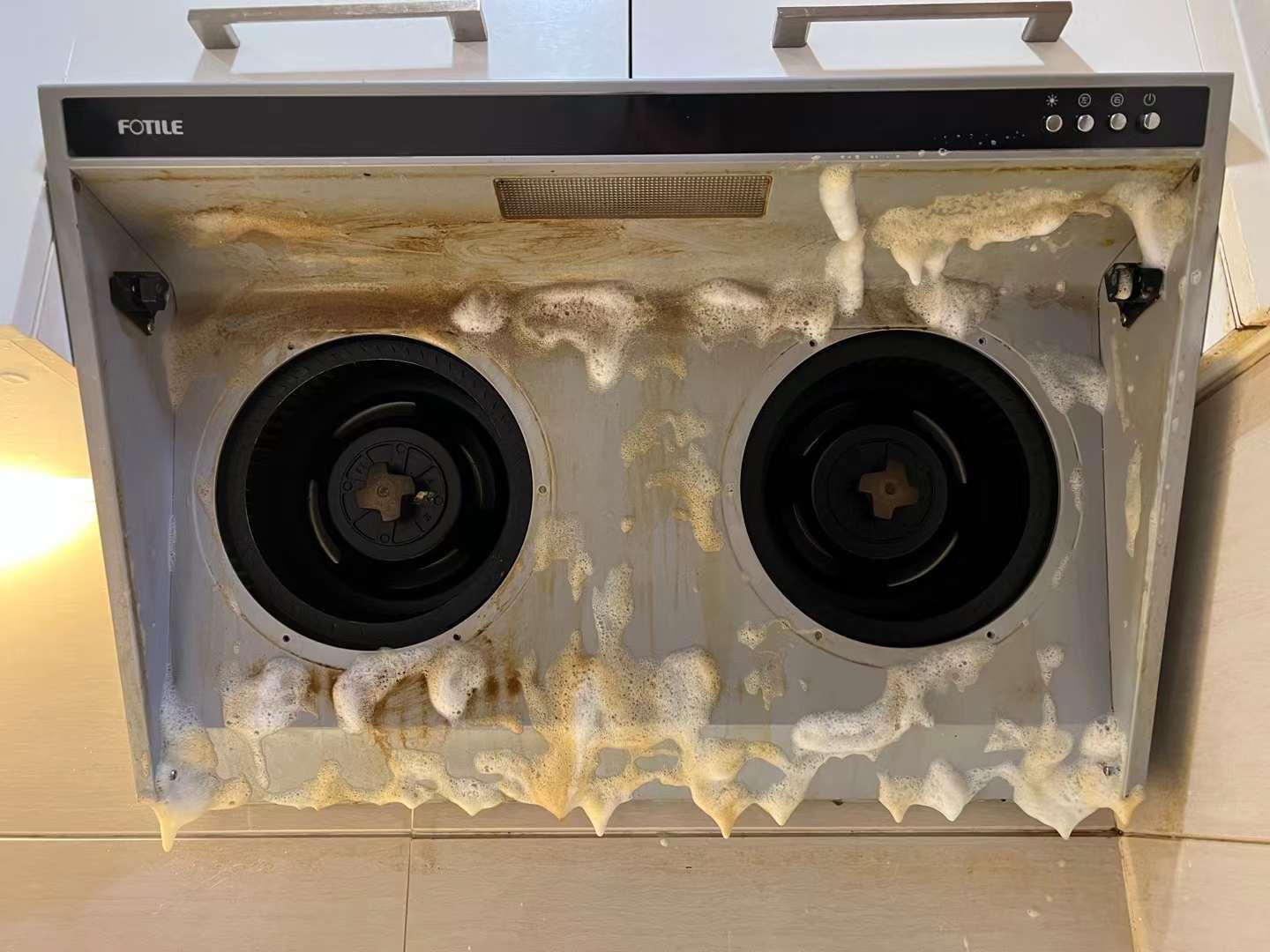 油烟机上有重油污应该如何清洗