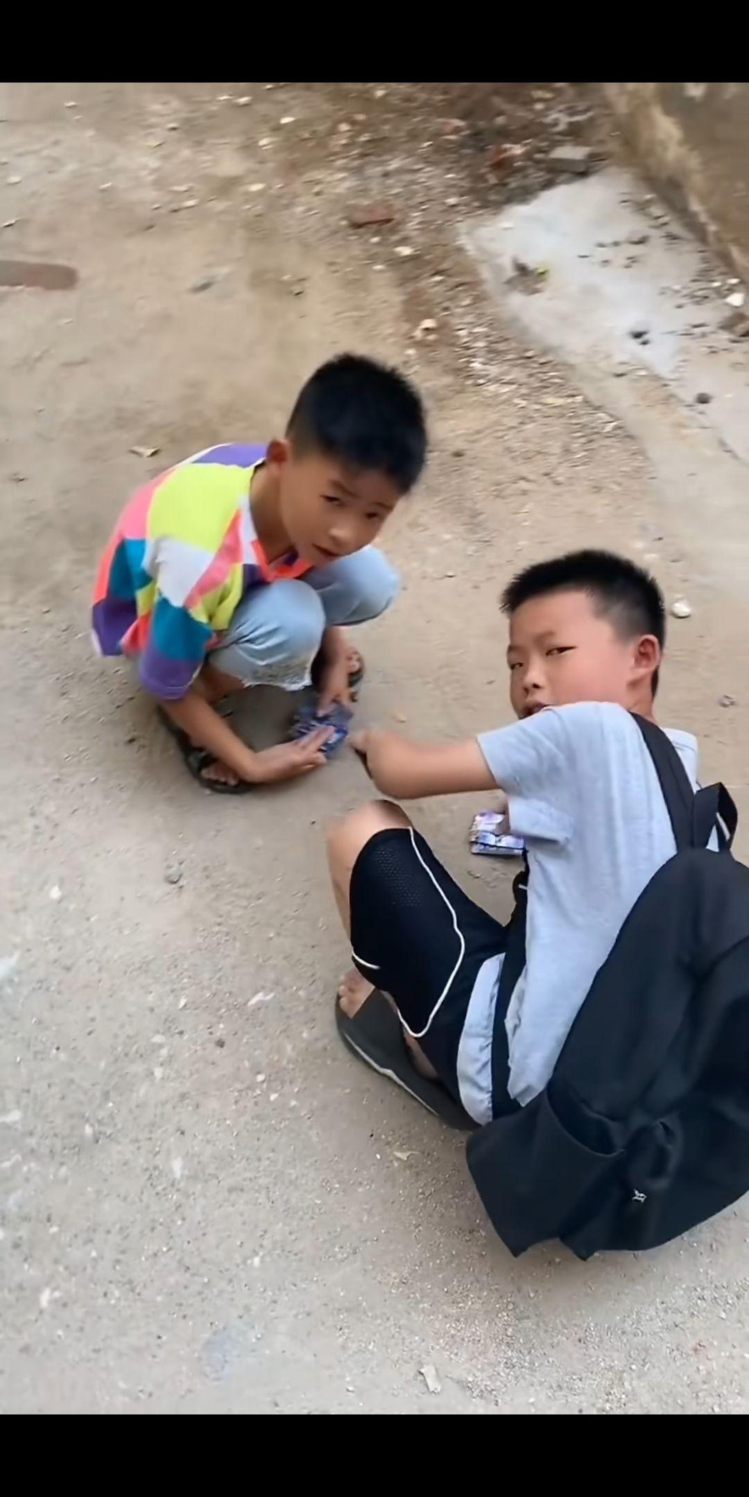 如何看待杨超越右臂上似有纹身? - 知乎