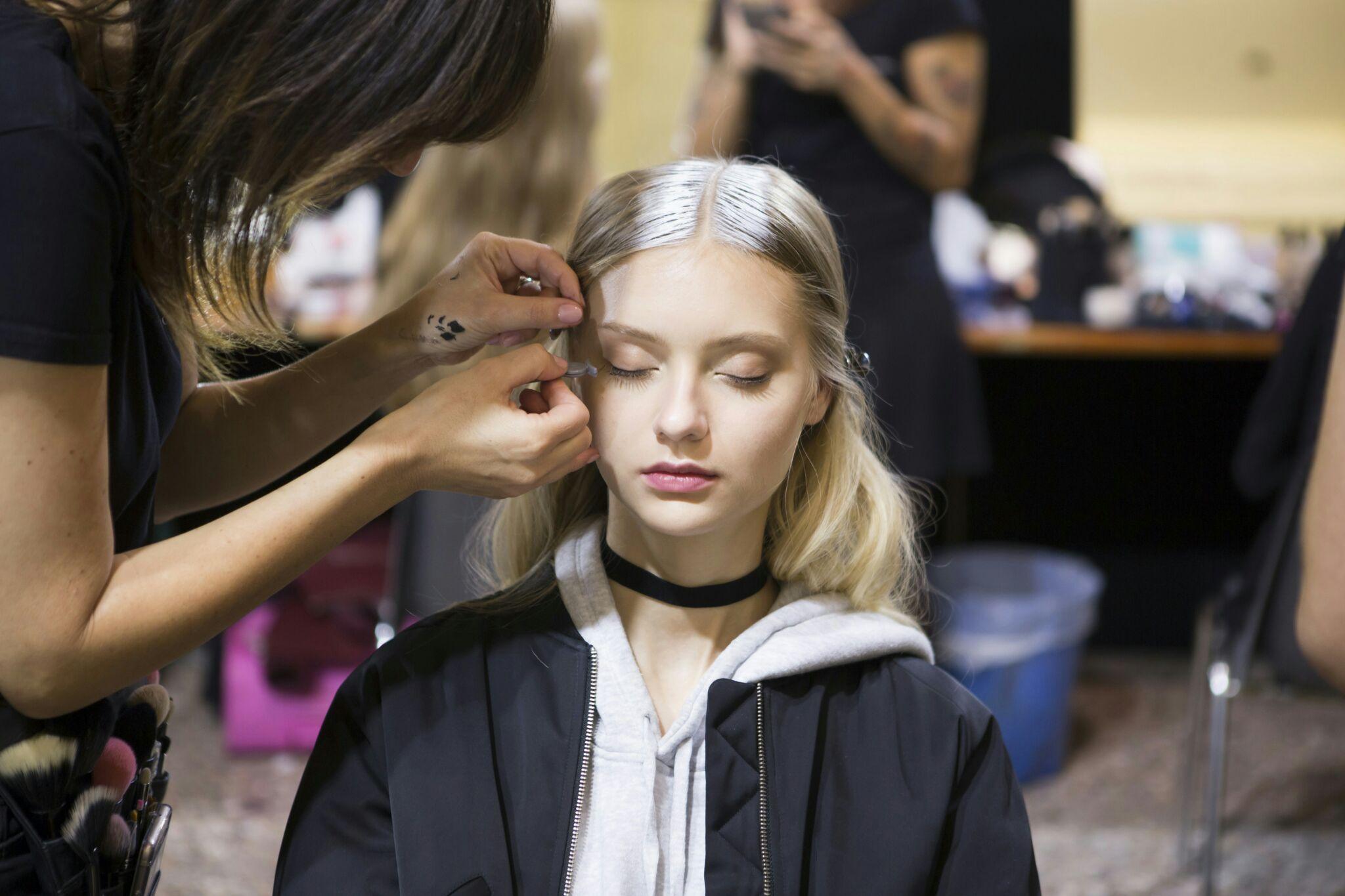 欧美有那些银发的女星? - 知乎