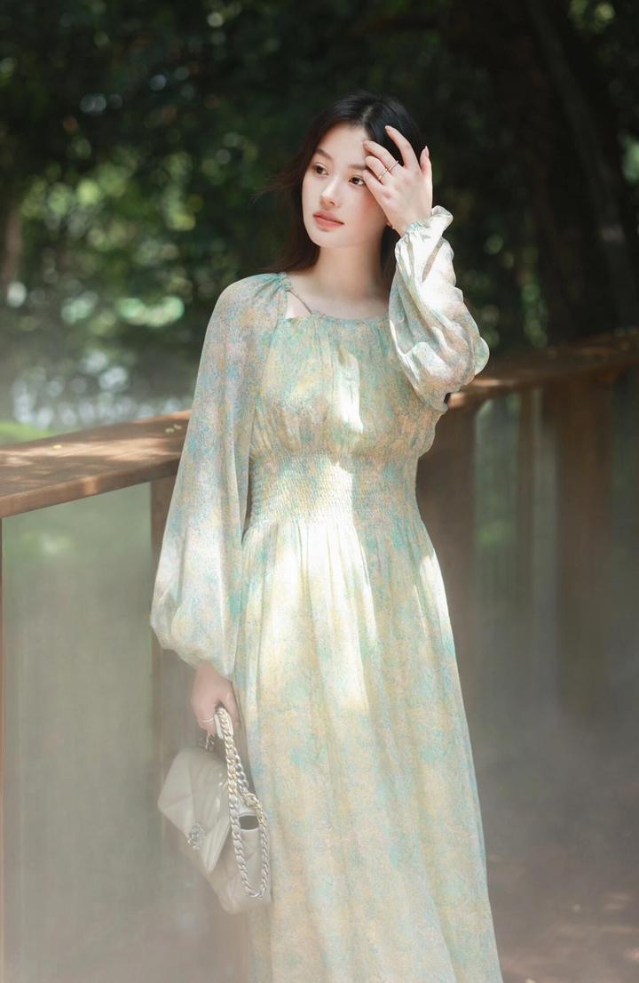 穿裙子街边拍照10个姿势拍照温柔有气质时尚又漂亮