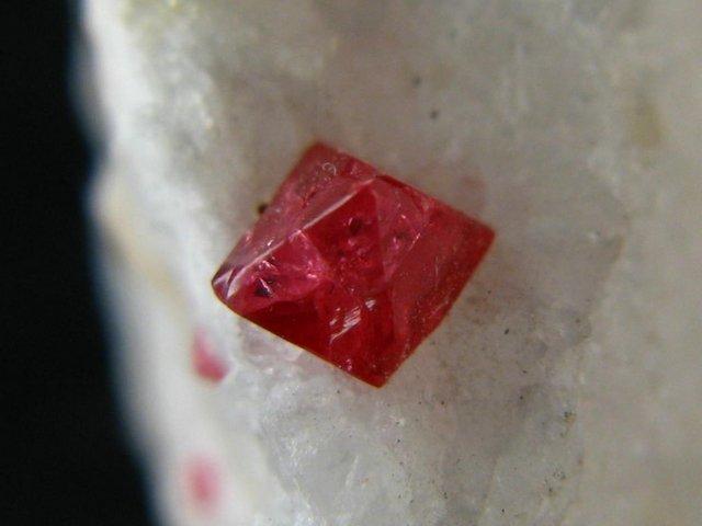 8克拉的极品红色尖晶石,目前只有莫斯科金刚石宝库中那颗俄罗斯使节