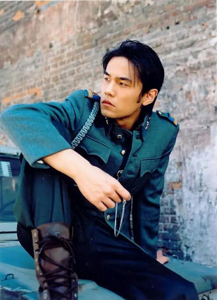 大家有没有周杰伦早期留狼尾的照片