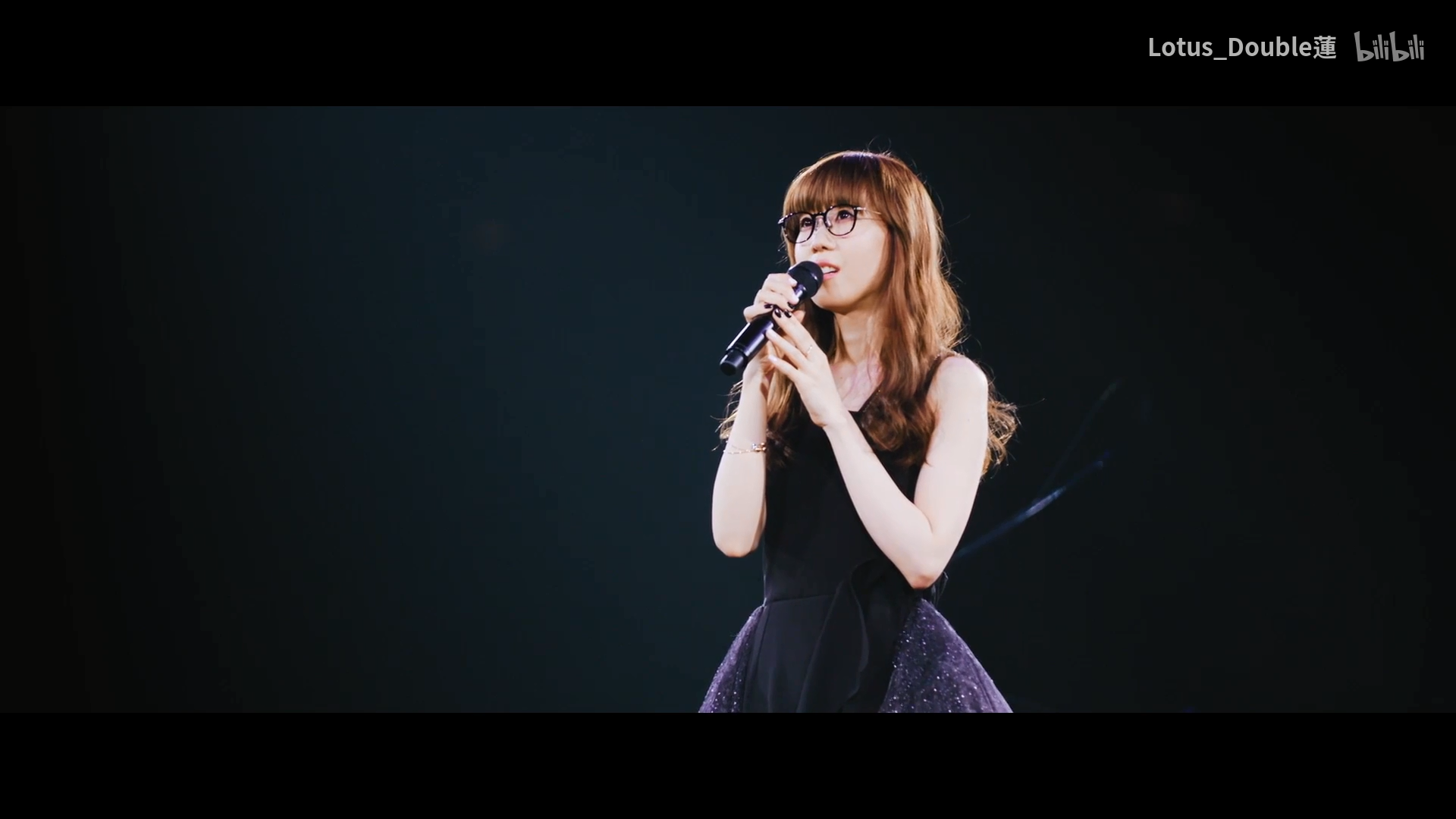 谁有日本歌手aimer的真相图度娘都没有正脸照