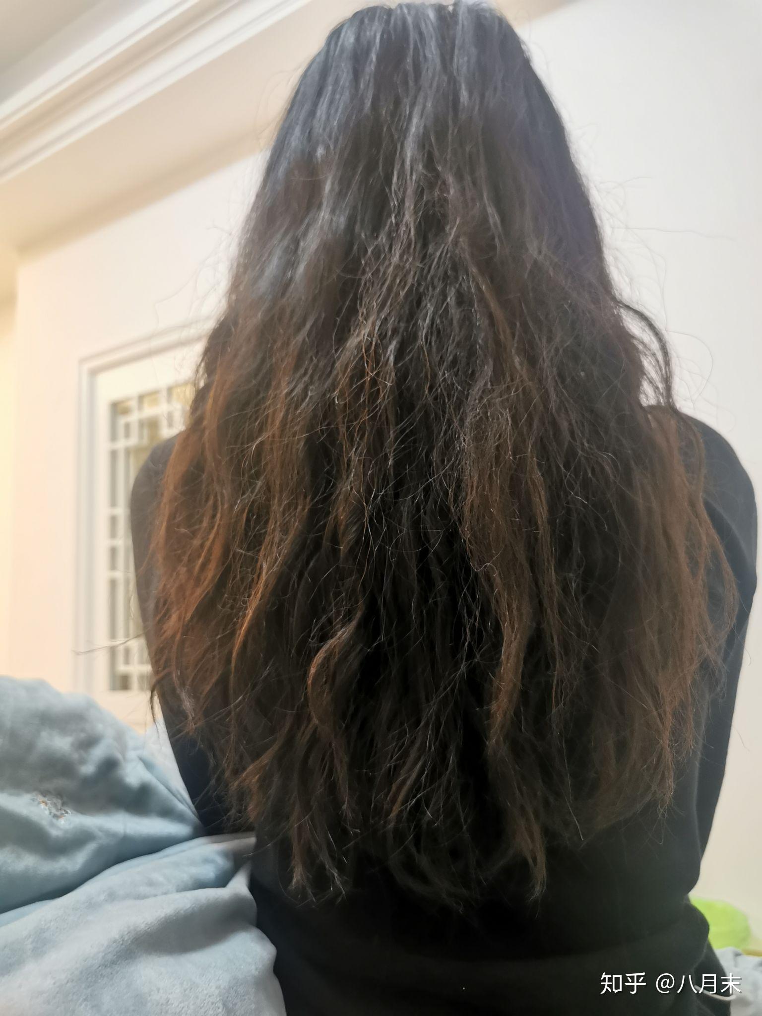 发质细软有点自来卷,发量也少,适合拉直还是软化? - 知乎