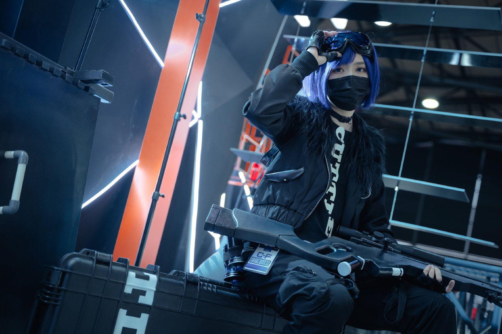 如何看待《明日方舟》制作人海猫cp27cos 安哲拉干员潜入买本? - 知乎