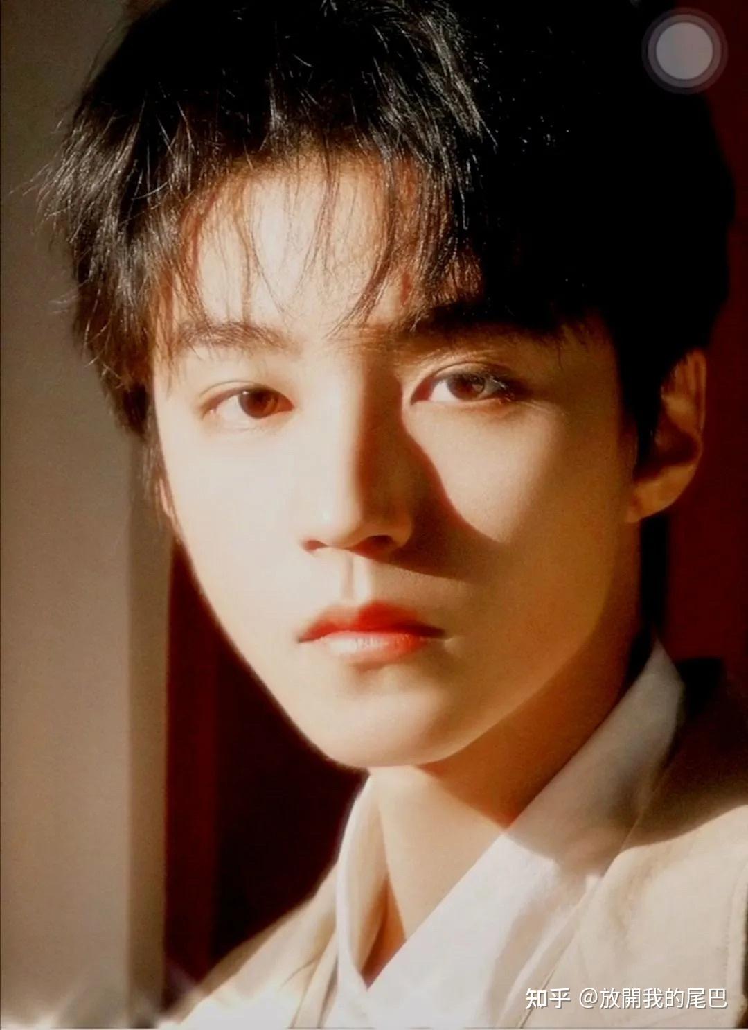 王俊凯有哪些神仙图片让你惊艳? - 知乎