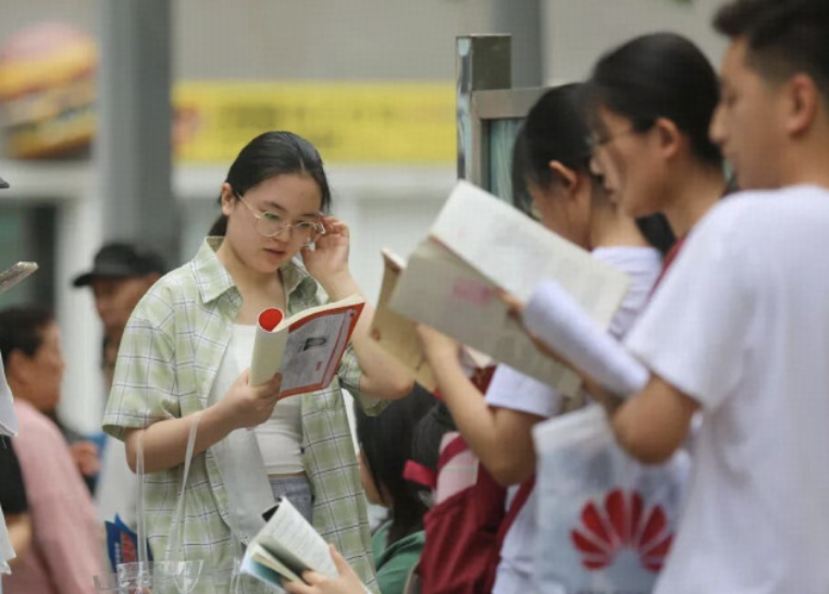 目前新高考为何把历史放在文科方向必修？