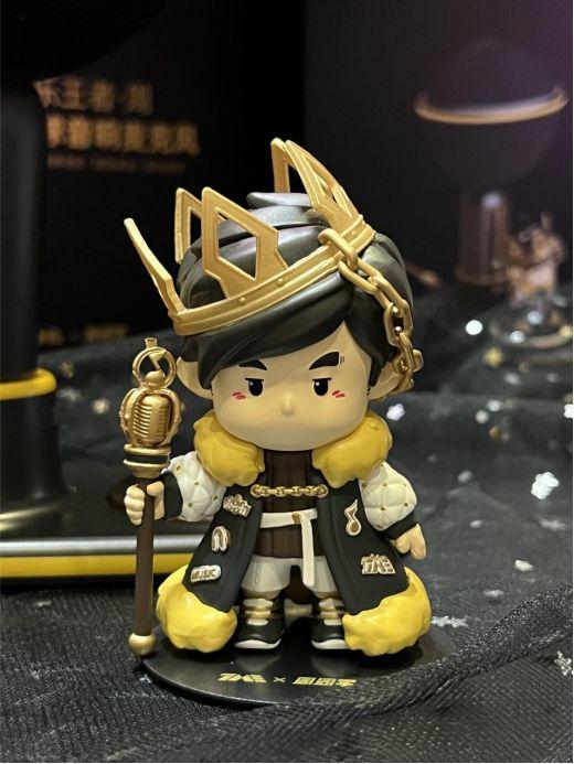 qq音乐,全民k歌联合推出周杰伦ip手办音乐星球音响麦克风