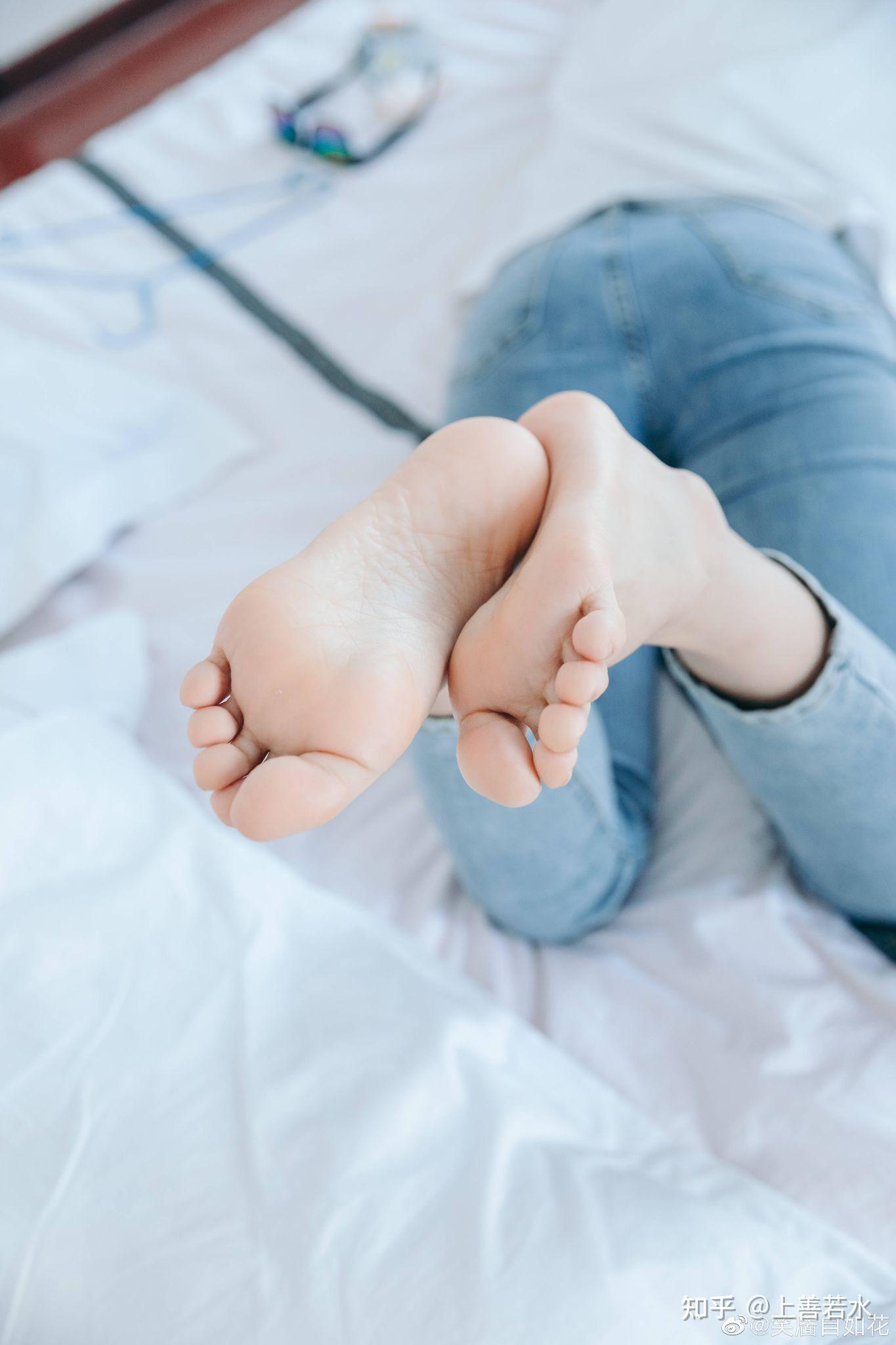 女生什么样的脚才算是好看的? - 知乎