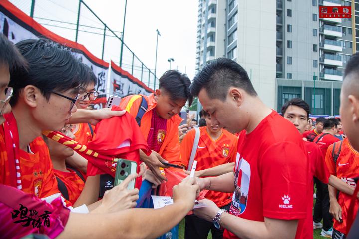 广州队功勋球员冯俊彦独家专访如今的广州队回归南派足球打法值得推崇