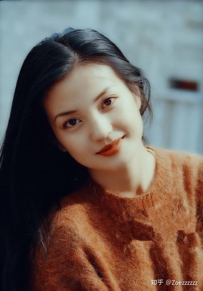 如何评价赵薇的长相