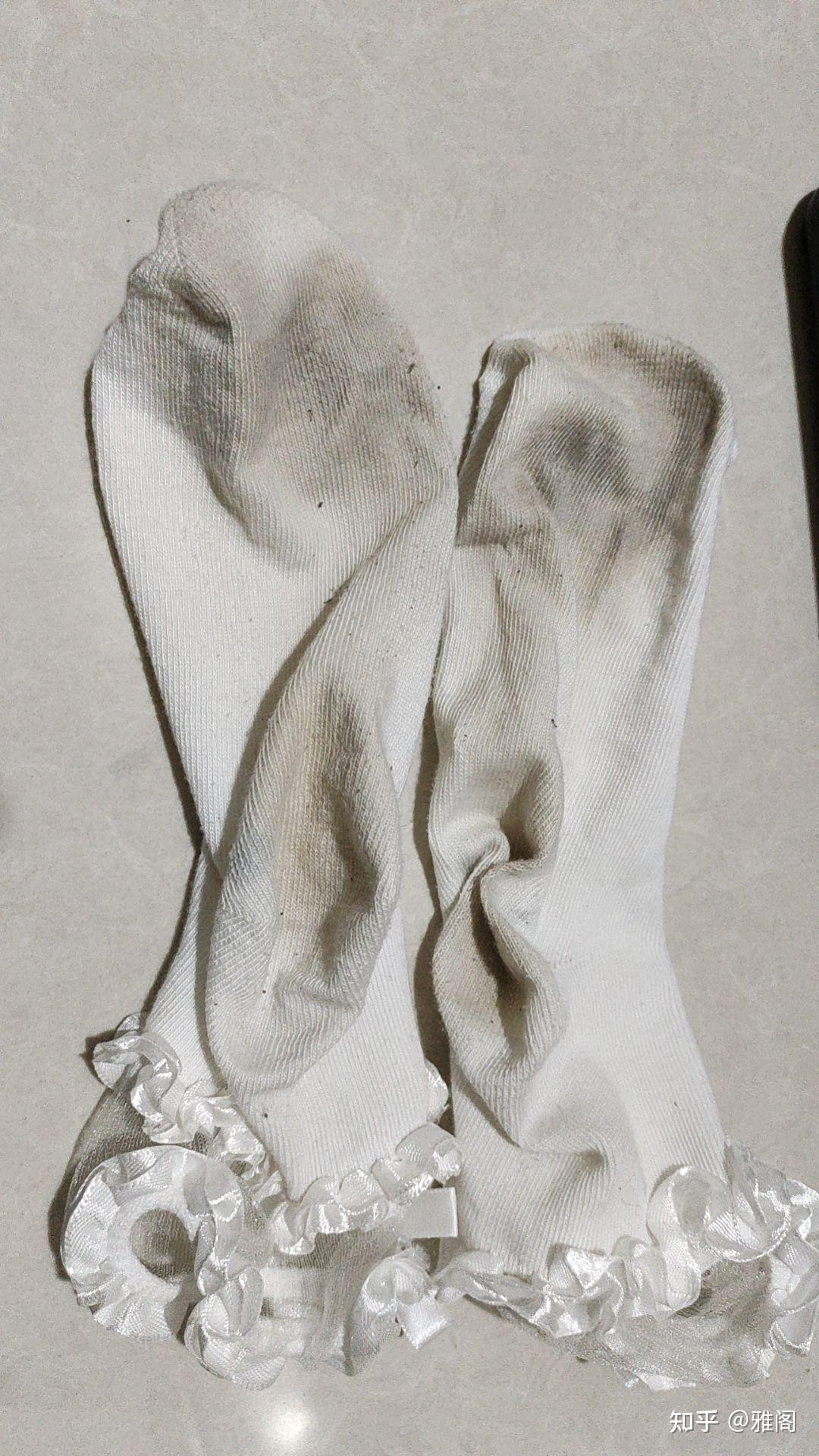 女生白袜穿一天会脏吗