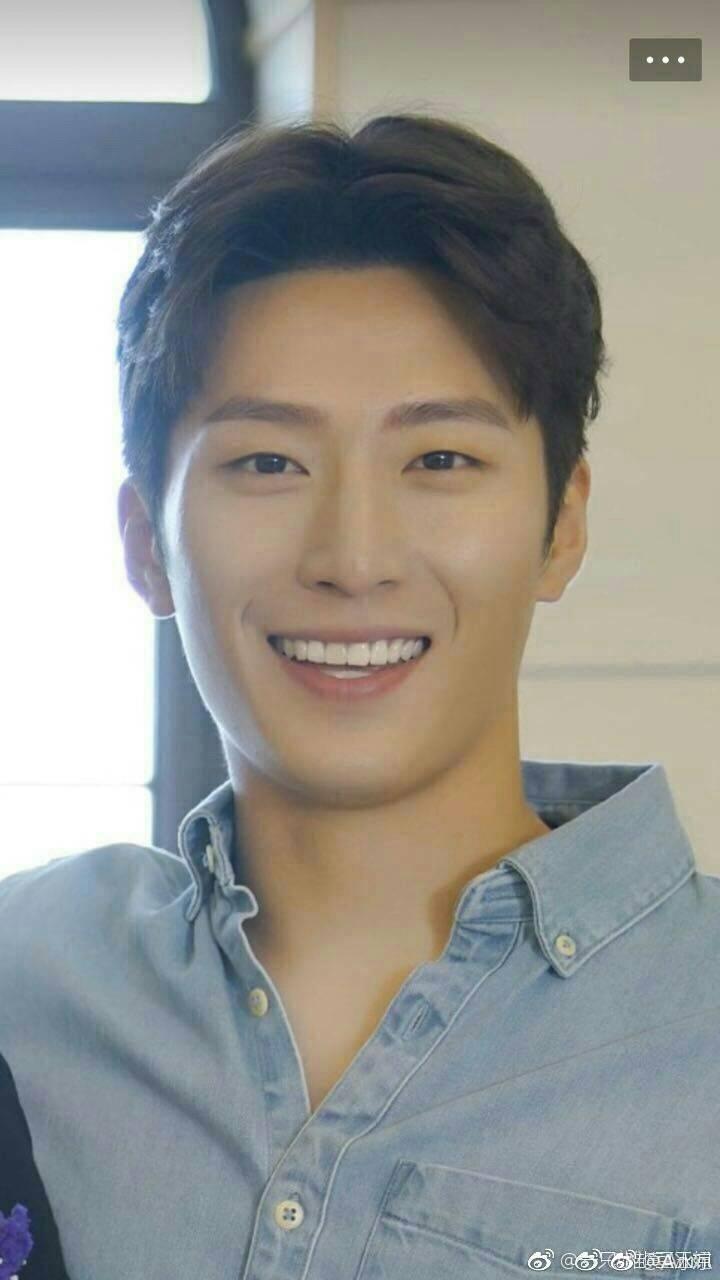 窦骁的美图或搞怪图有哪些?-窦骁帅照