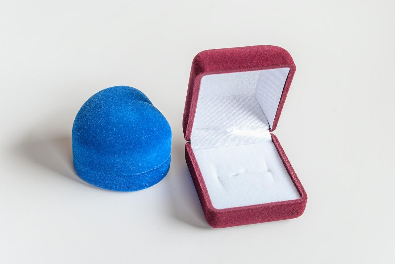 项链要怎么放进首饰盒