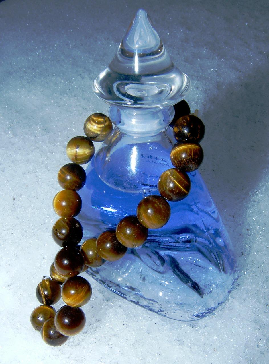 蓝色配粉色是什么颜色