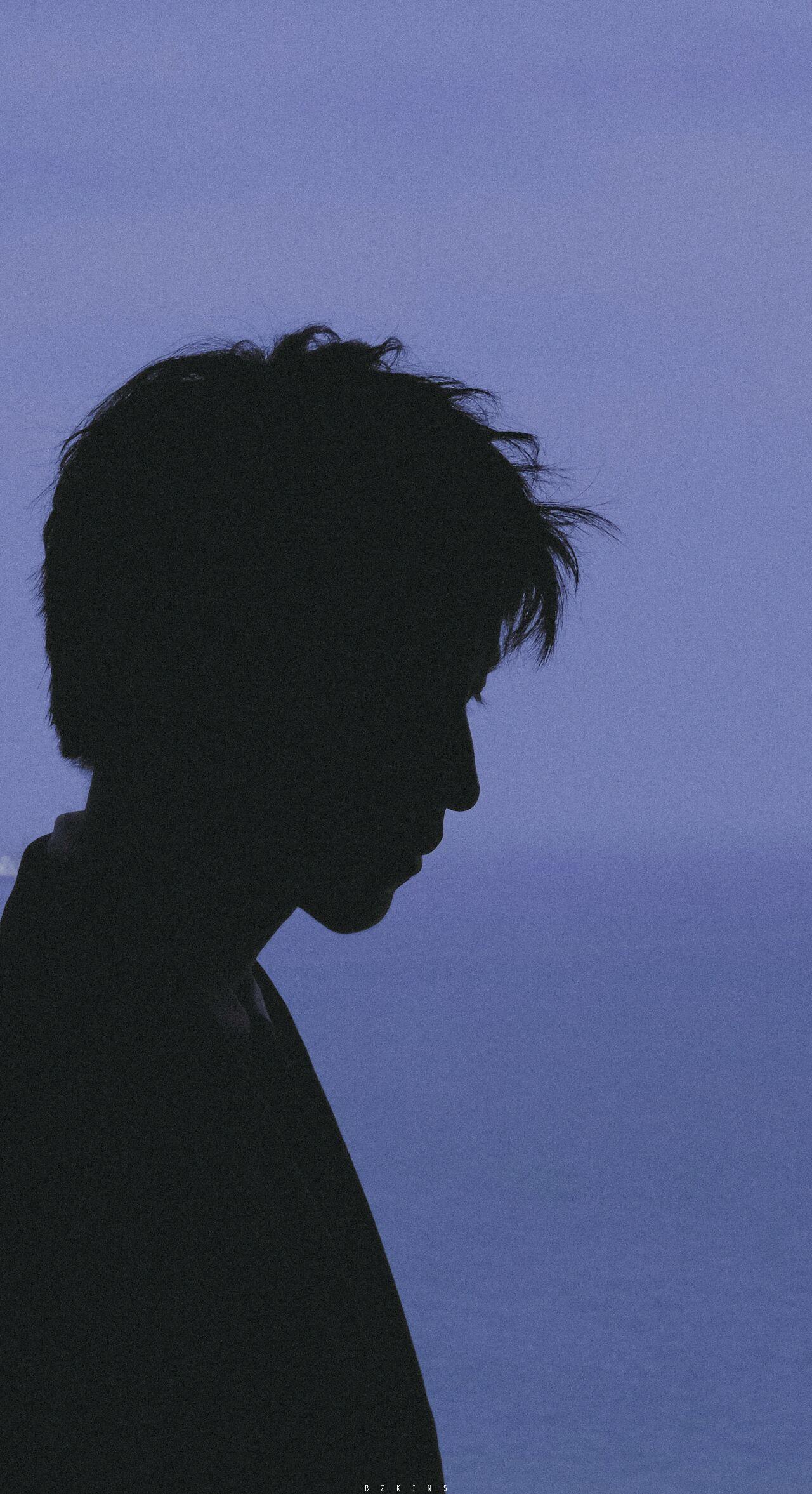 求王俊凯超有氛围感照片,谢谢(鞠躬)?