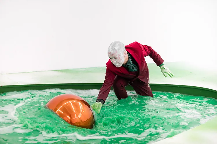 中国有哪些好的行为艺术家呢? - 知乎