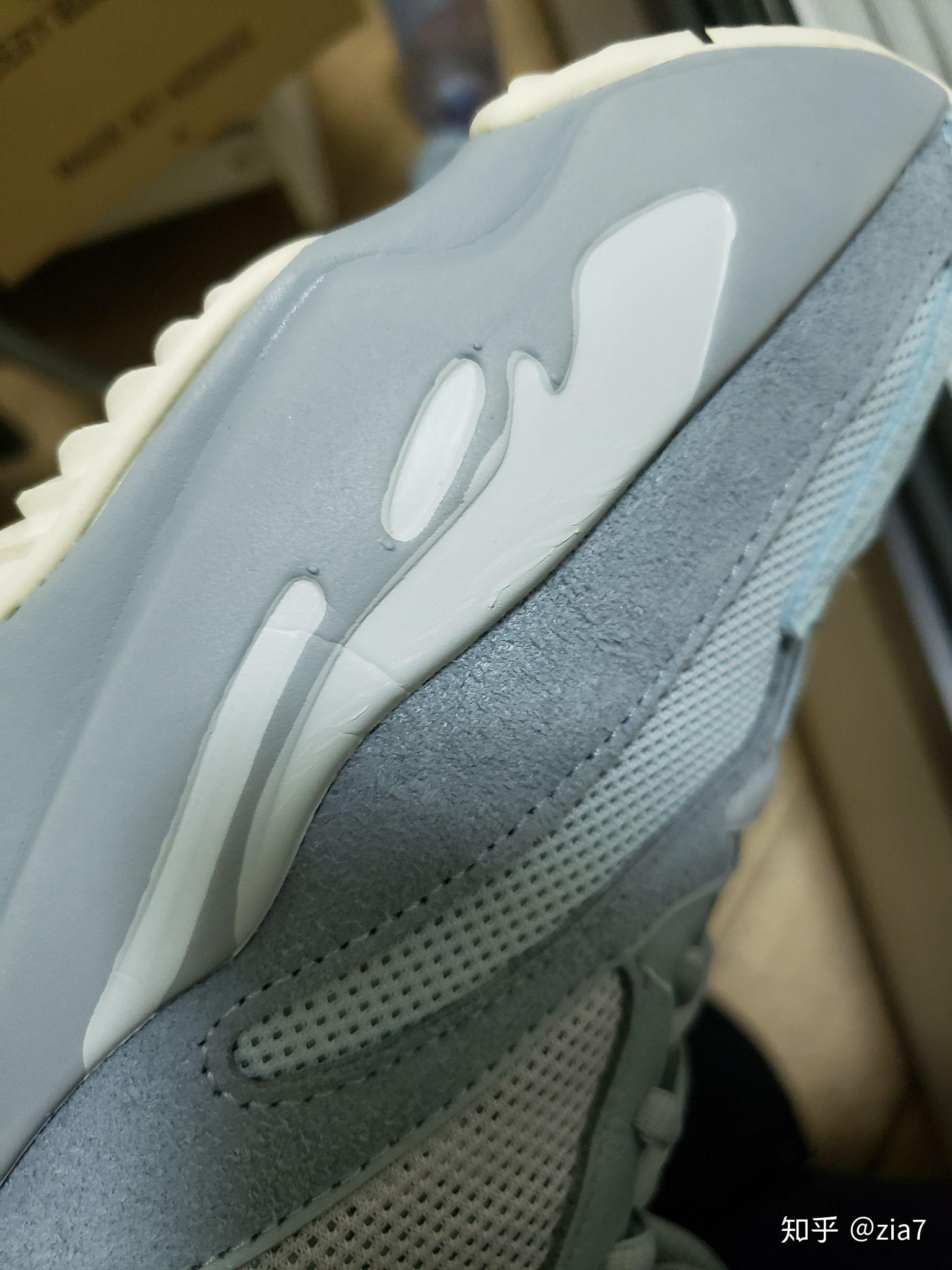 yeezy700穿一段时间后鞋底侧边出现皱纹正常吗