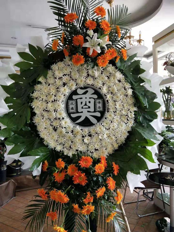 参加追悼会拿什么花 殡葬能用到的花语 知乎